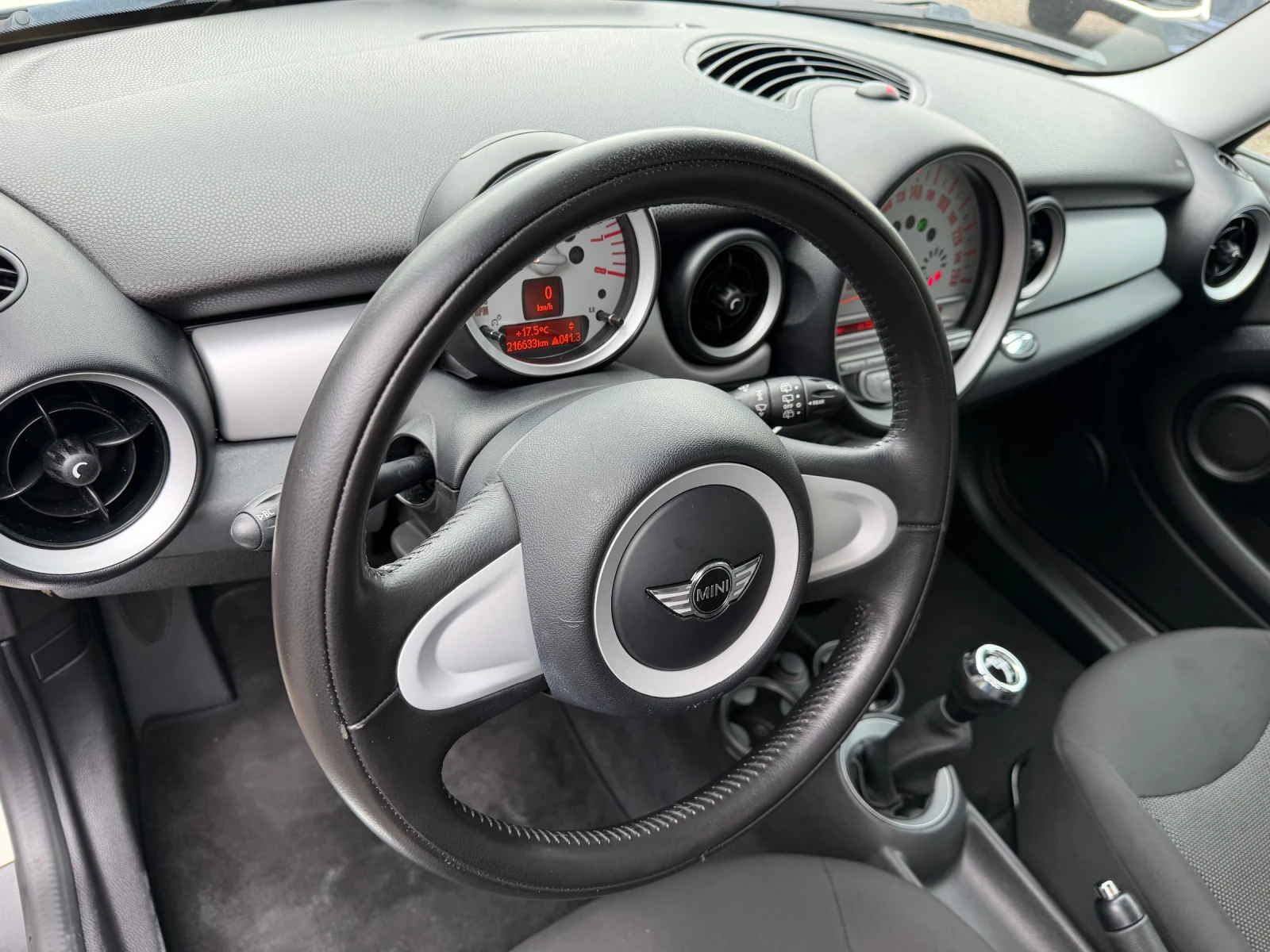 Mini Cooper ONE* 1.6* UNIKAT* REALNI KM* , снимка 9 - Автомобили и джипове - 55387964
