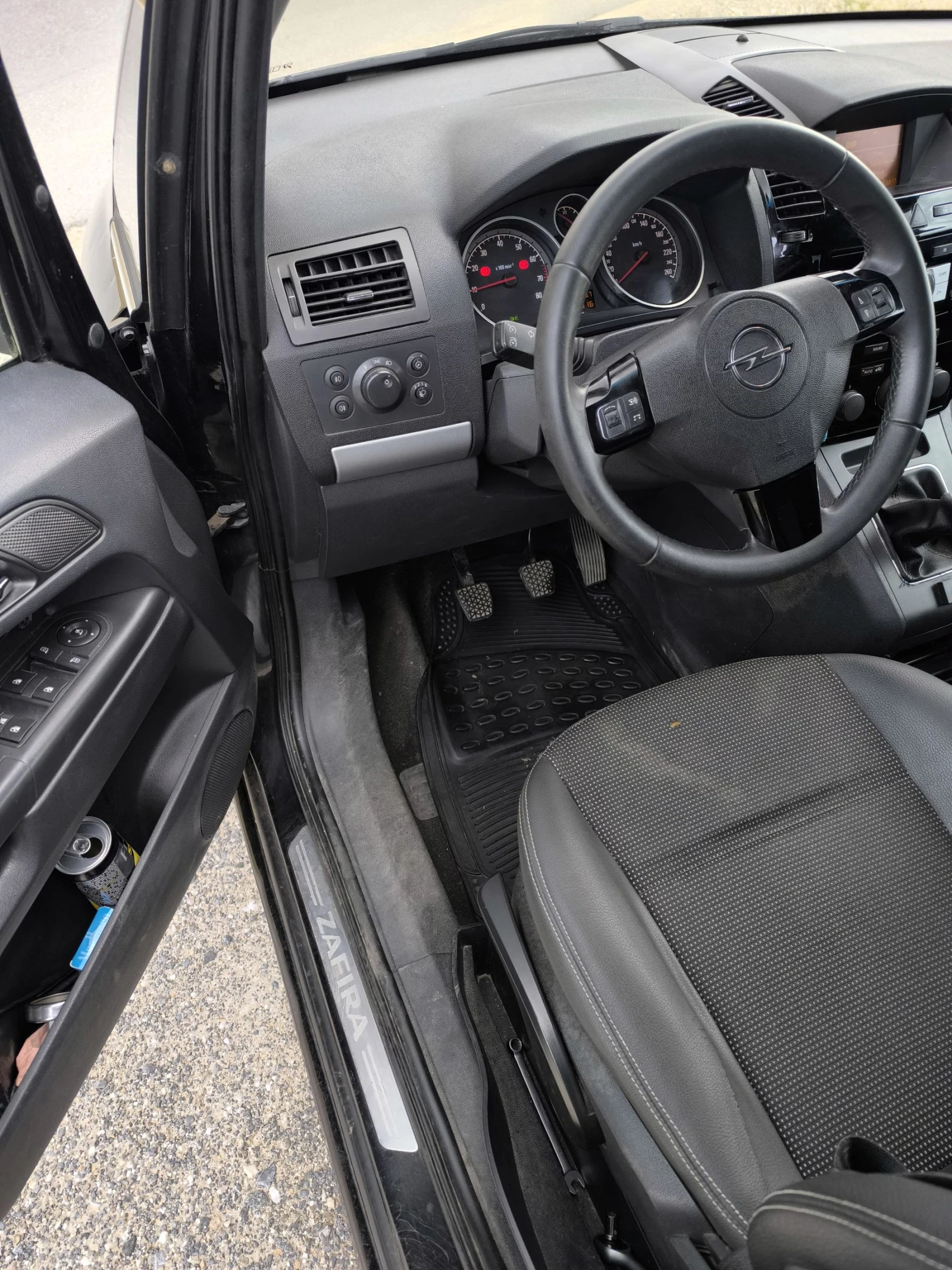Opel Zafira 1.6 Gaz 6+ 1 , снимка 8 - Автомобили и джипове - 55397174