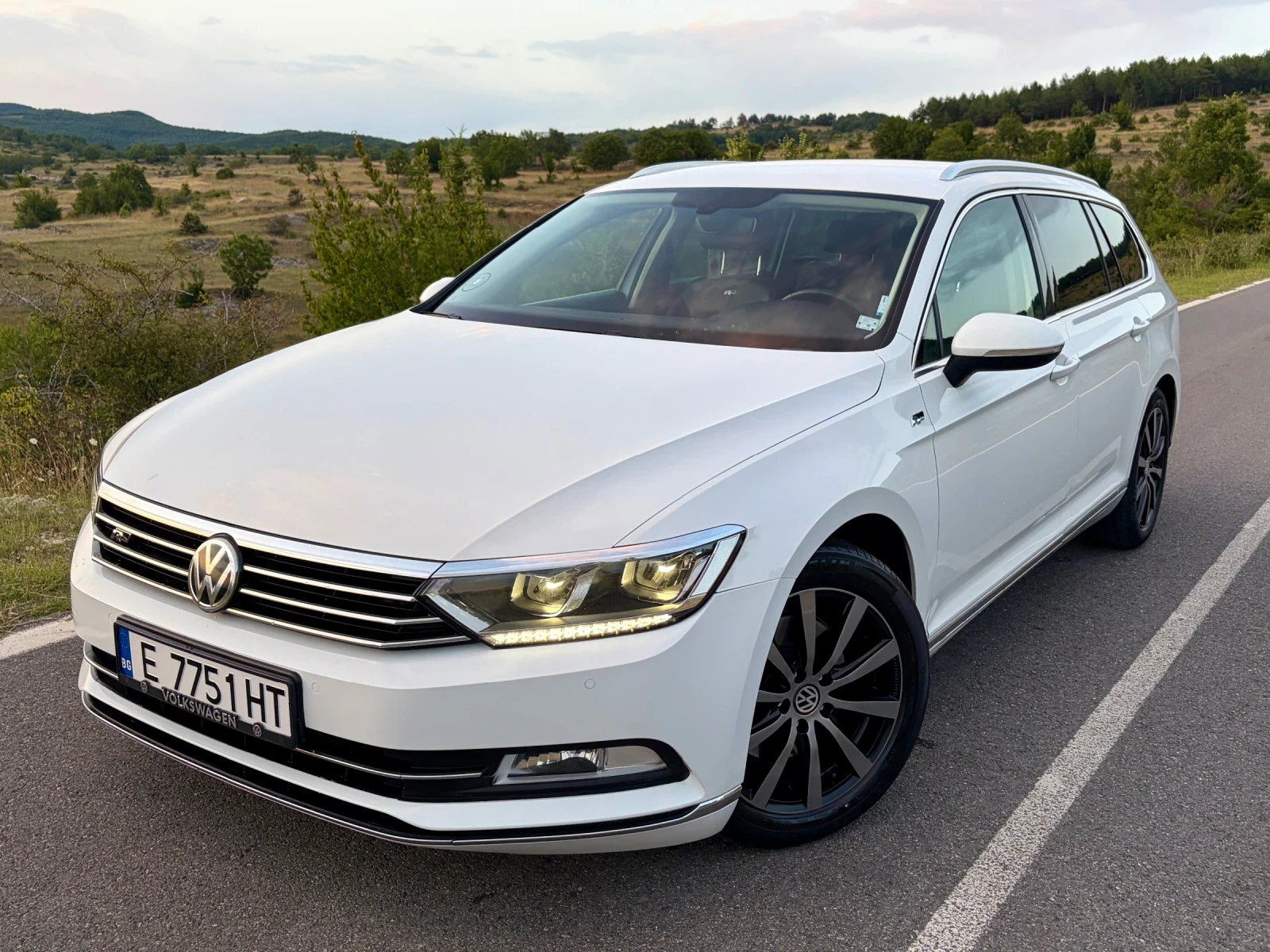 VW Passat 2.0TDI (190 к.с.) Highline / Dynaudio / , снимка 2 - Автомобили и джипове - 55425779