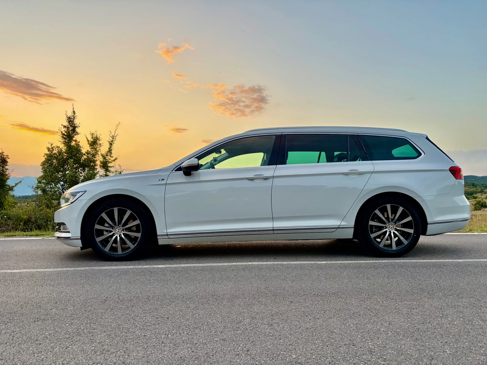 VW Passat 2.0TDI (190 к.с.) Highline / Dynaudio / , снимка 3 - Автомобили и джипове - 55425779