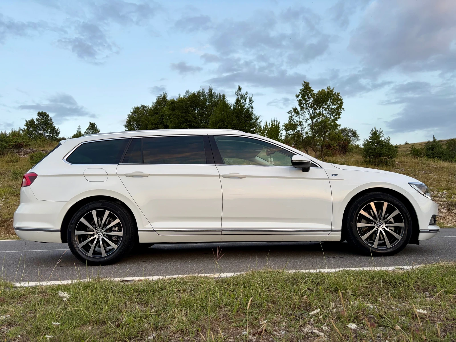 VW Passat 2.0TDI (190 к.с.) Highline / Dynaudio / , снимка 6 - Автомобили и джипове - 55425779