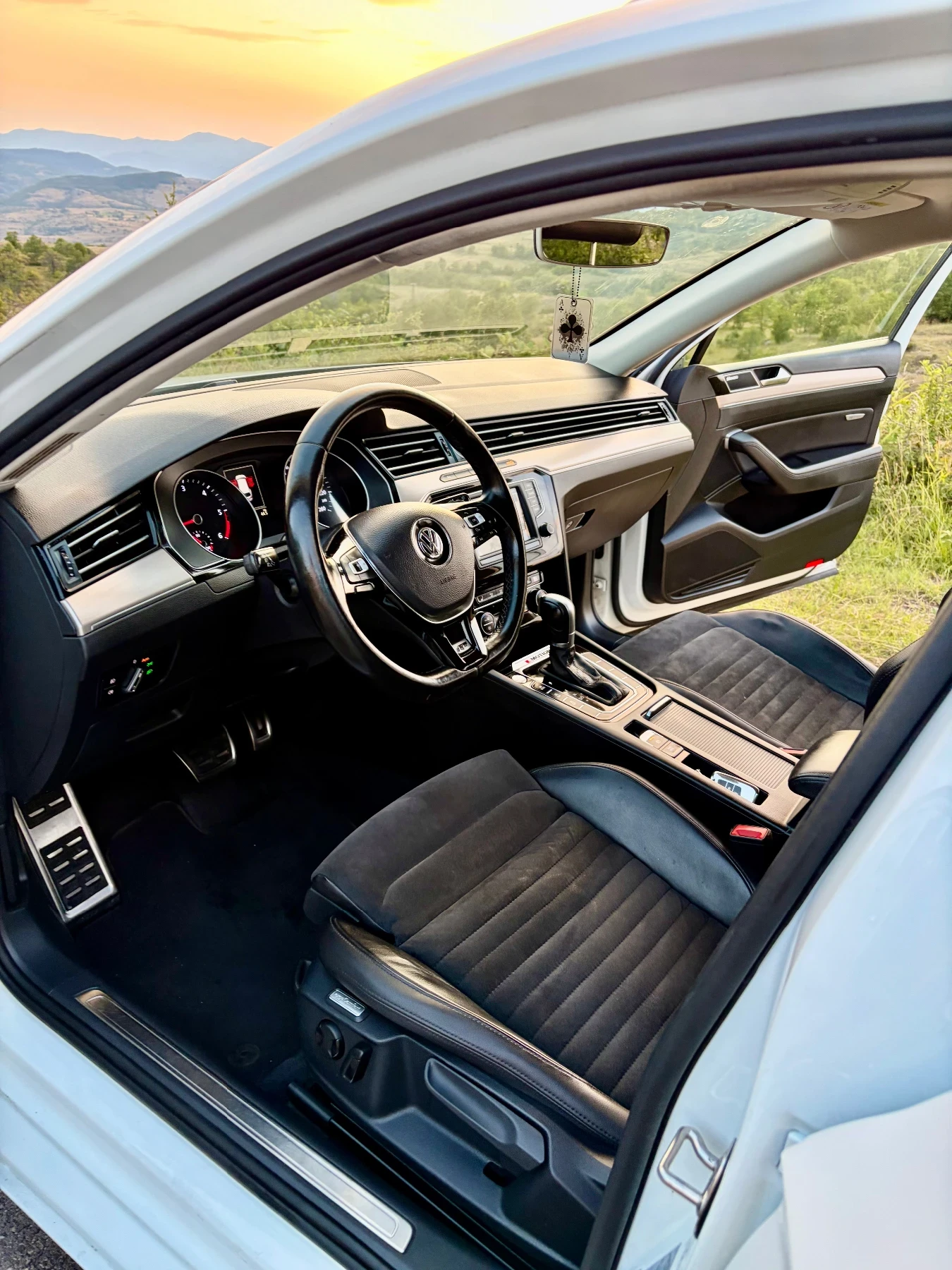 VW Passat 2.0TDI (190 к.с.) Highline / Dynaudio / , снимка 11 - Автомобили и джипове - 55425779