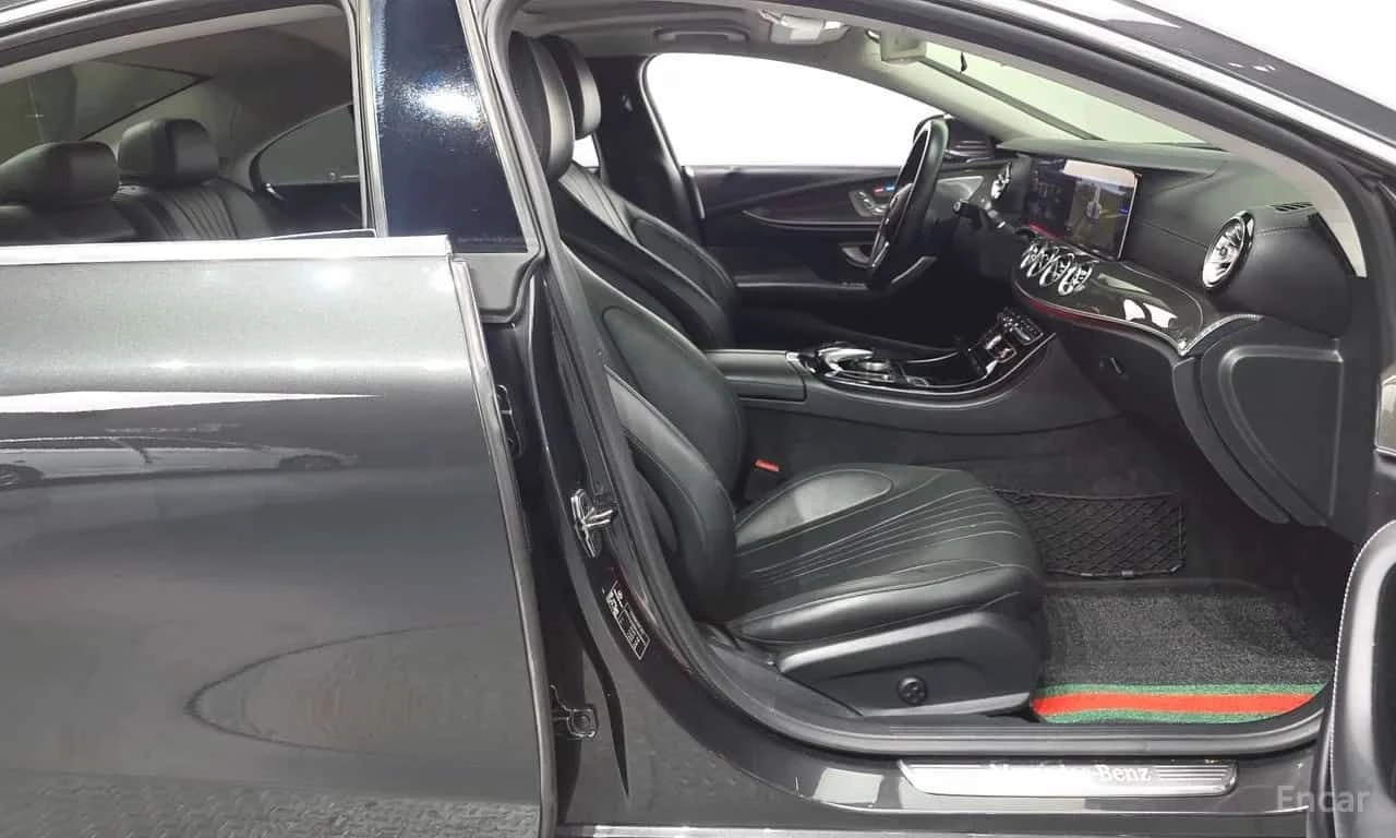 Mercedes-Benz CLS 400 d 4MATIC AMG Line/ХЕДЪП/360/АМБИЕНТНО/, снимка 10 - Автомобили и джипове - 55722725