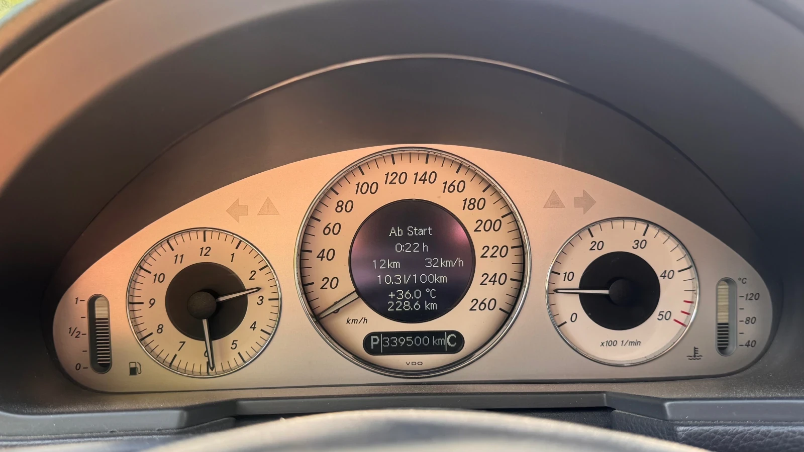 Mercedes-Benz E 320 Чип, снимка 12 - Автомобили и джипове - 55769379