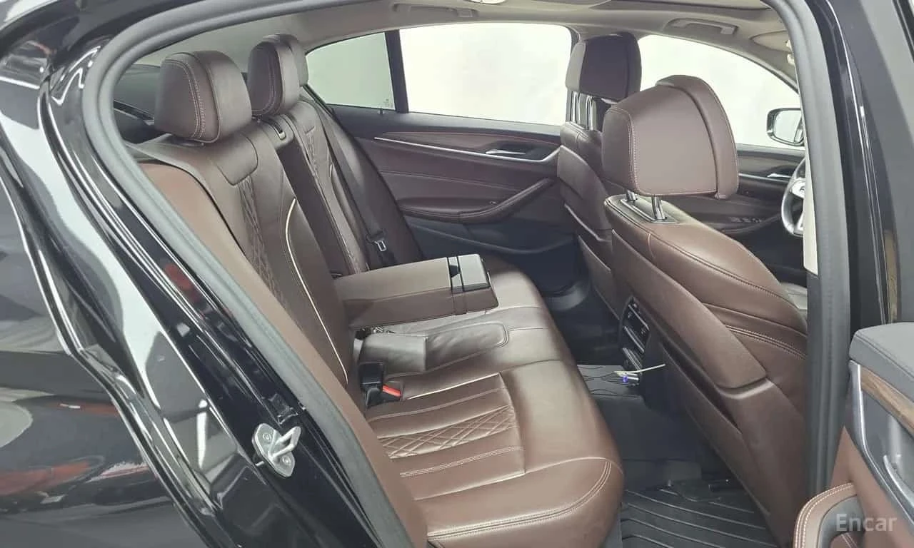 BMW 530 * 530i xDrive Luxury Plus * ФИНАНСИРАНЕ, снимка 11 - Автомобили и джипове - 56259210
