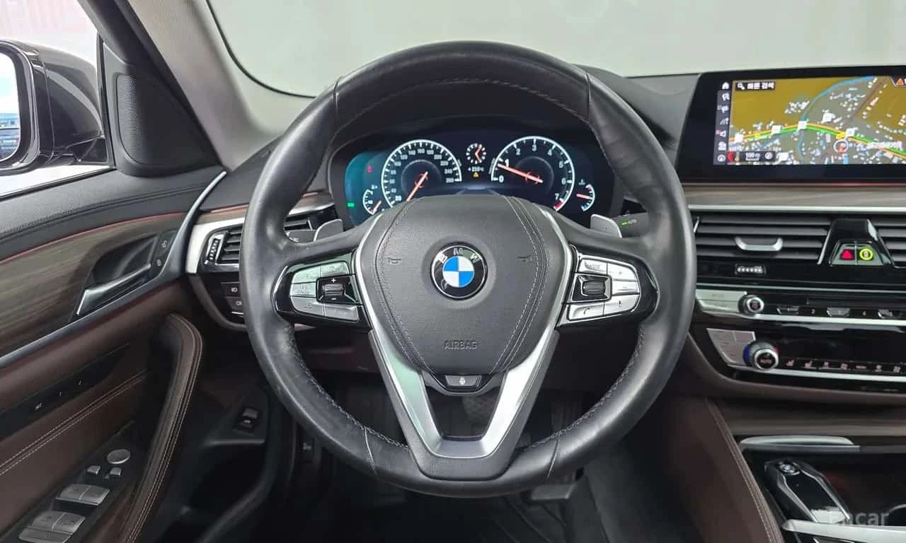 BMW 530 * 530i xDrive Luxury Plus * ФИНАНСИРАНЕ, снимка 13 - Автомобили и джипове - 56259210