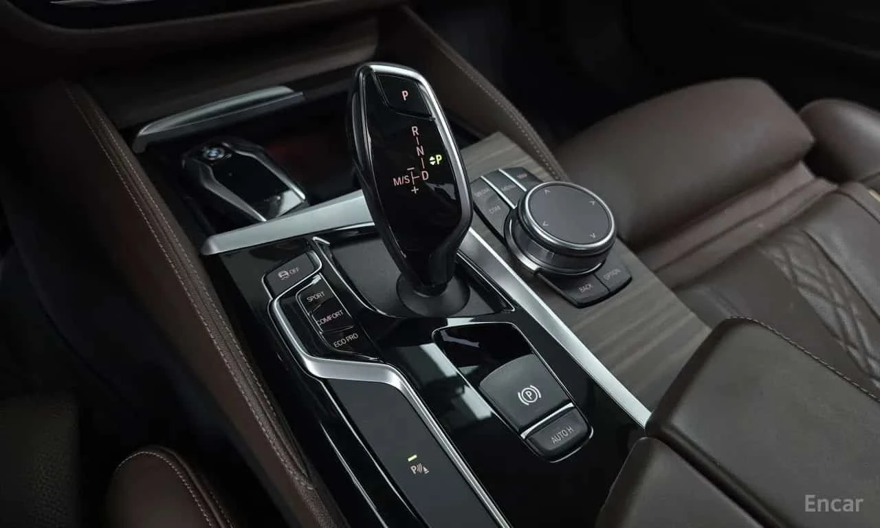 BMW 530 * 530i xDrive Luxury Plus * ФИНАНСИРАНЕ, снимка 9 - Автомобили и джипове - 56259210
