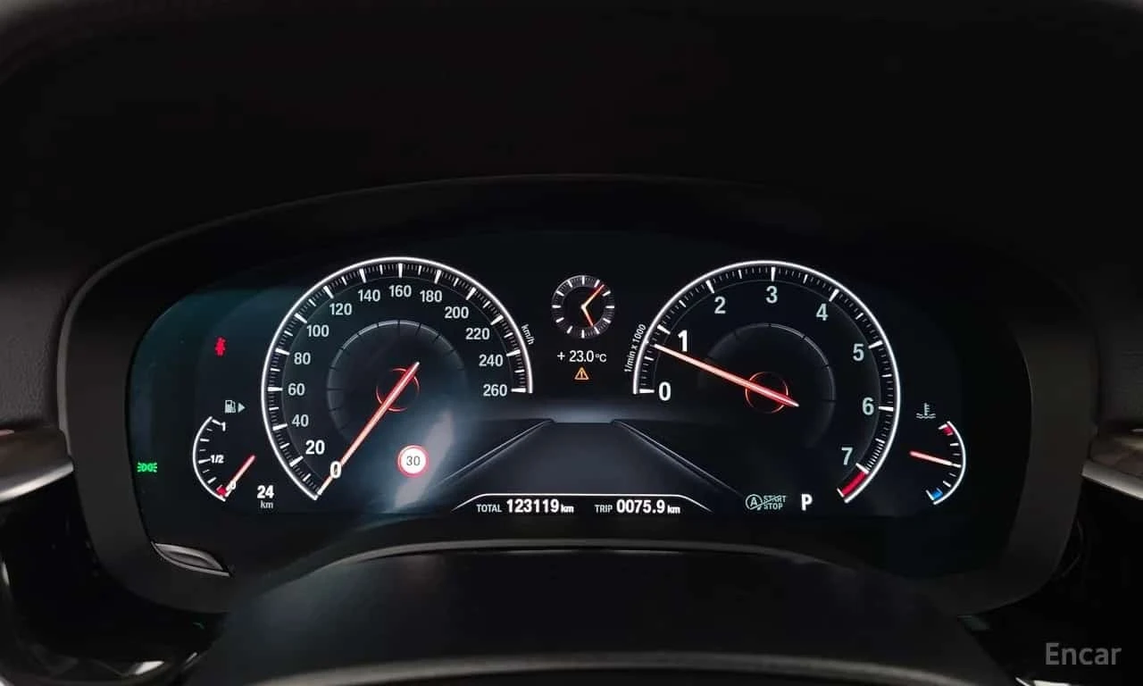 BMW 530 * 530i xDrive Luxury Plus * ФИНАНСИРАНЕ, снимка 8 - Автомобили и джипове - 56259210