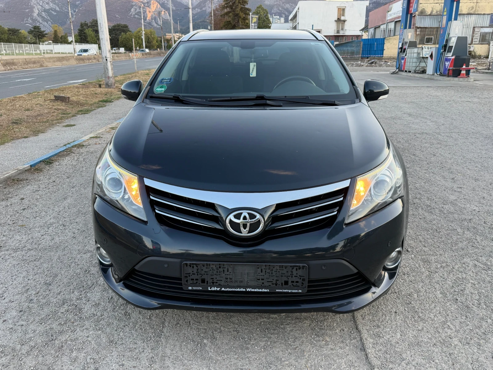 Toyota Avensis 1, 8-AUT-PANORAMA, снимка 2 - Автомобили и джипове - 56259268