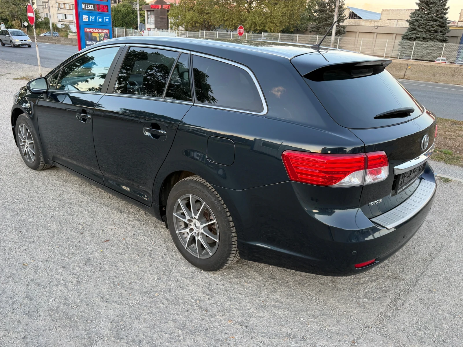 Toyota Avensis 1, 8-AUT-PANORAMA, снимка 4 - Автомобили и джипове - 56259268