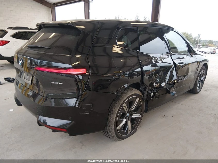 BMW iX xDrive45, снимка 4 - Автомобили и джипове - 56424801
