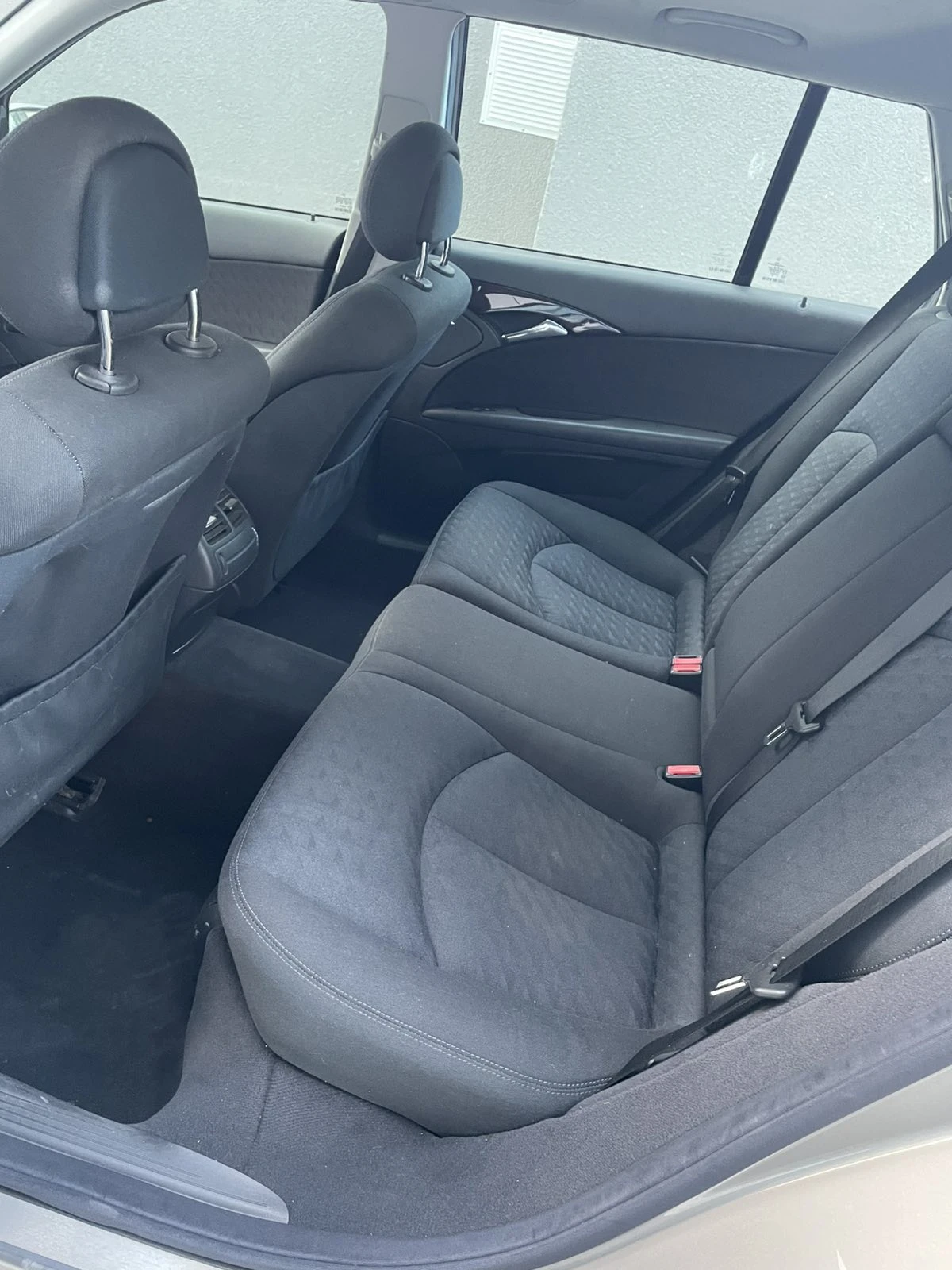 Mercedes-Benz E 220, снимка 6 - Автомобили и джипове - 56432793