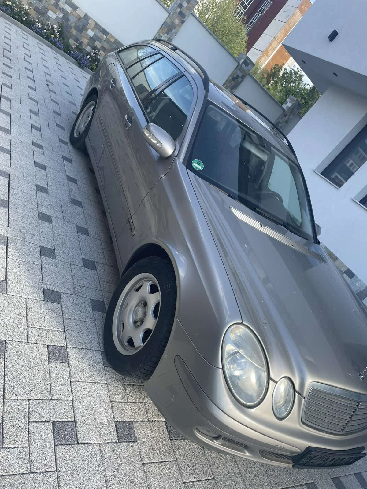 Mercedes-Benz E 220, снимка 3 - Автомобили и джипове - 56432793