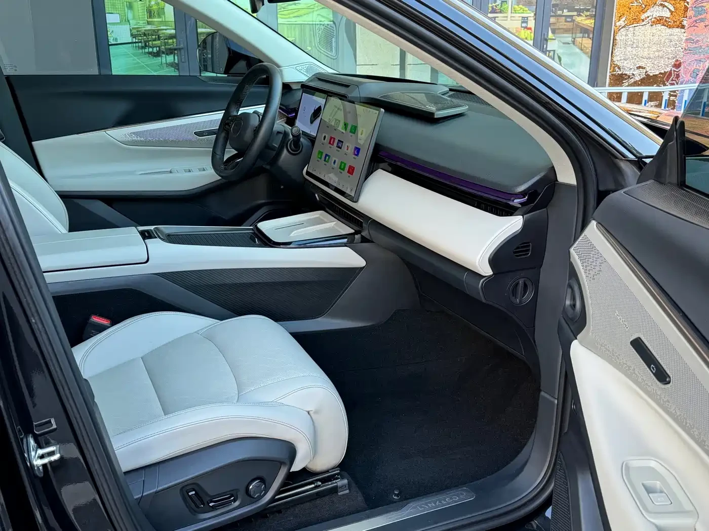 LynkCo 08 EM-P 2023 220km 4WD Performance Halo | Mobile.bg � ����������� 13