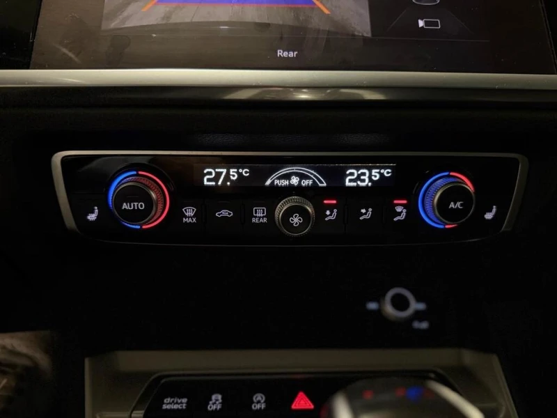 Audi Q3 * Komfort 45 TFSI quattro * CARFAX * БЕЗ ПЪРВОНАЧА, снимка 14 - Автомобили и джипове - 52959853