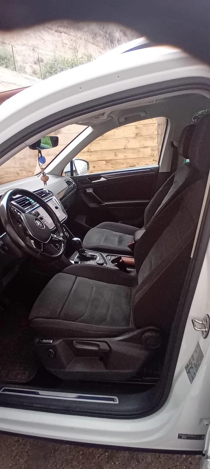 VW Tiguan 2.0 TDI SCR DSG 4MOTION Advanced BMT, снимка 16 - Автомобили и джипове - 54138744