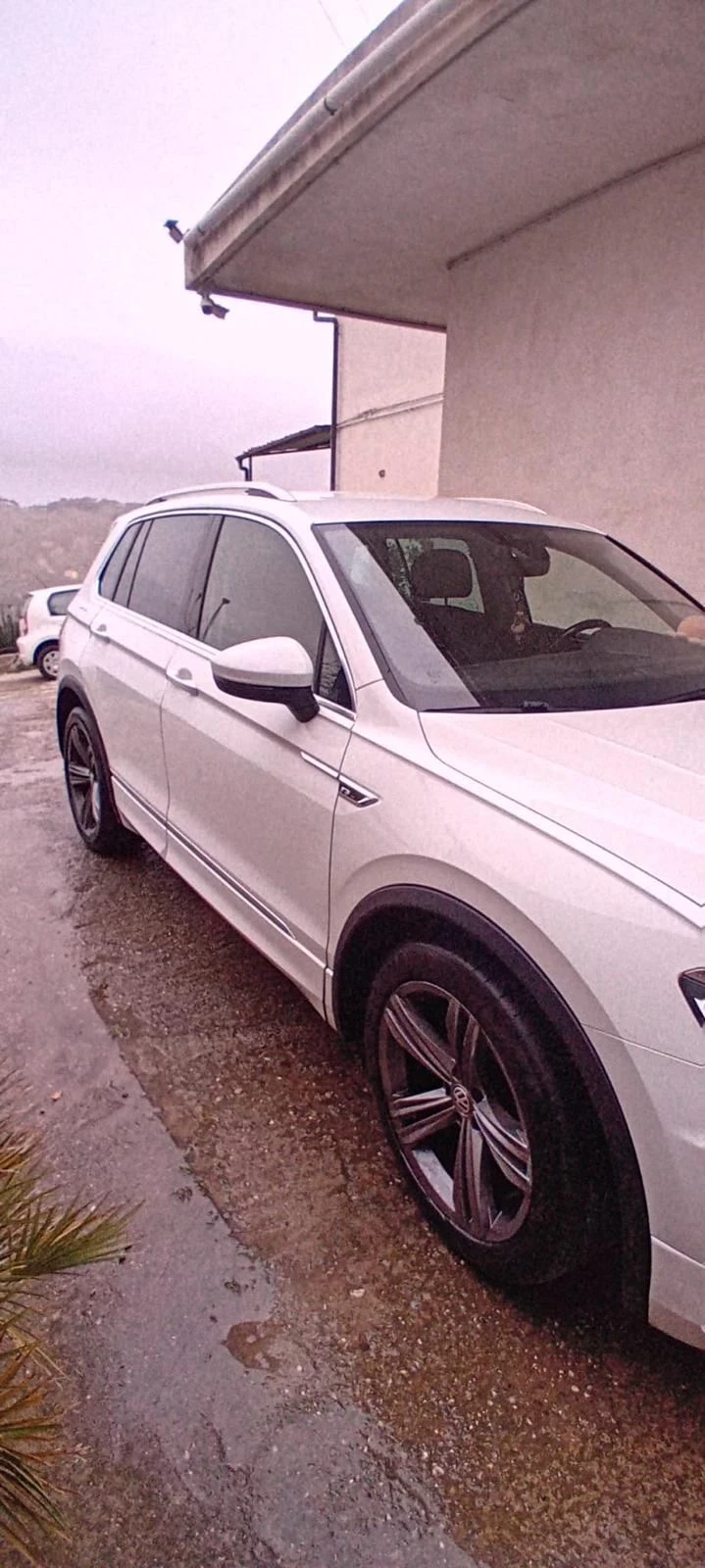 VW Tiguan 2.0 TDI SCR DSG 4MOTION Advanced BMT, снимка 2 - Автомобили и джипове - 54138744