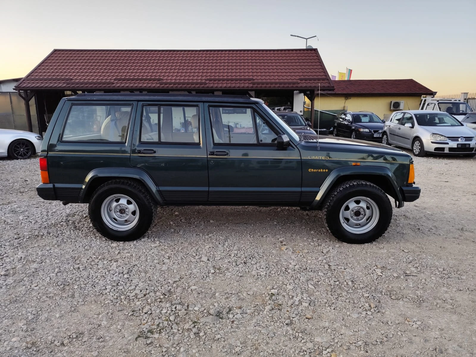 Jeep Cherokee 4.0 бензин реани километри - изображение 4