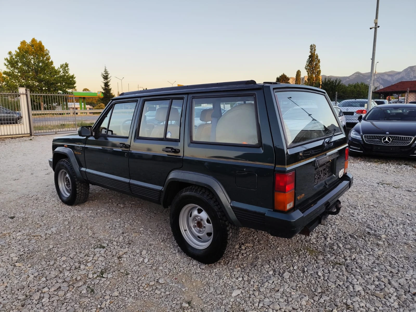 Jeep Cherokee 4.0 бензин реани километри - изображение 8
