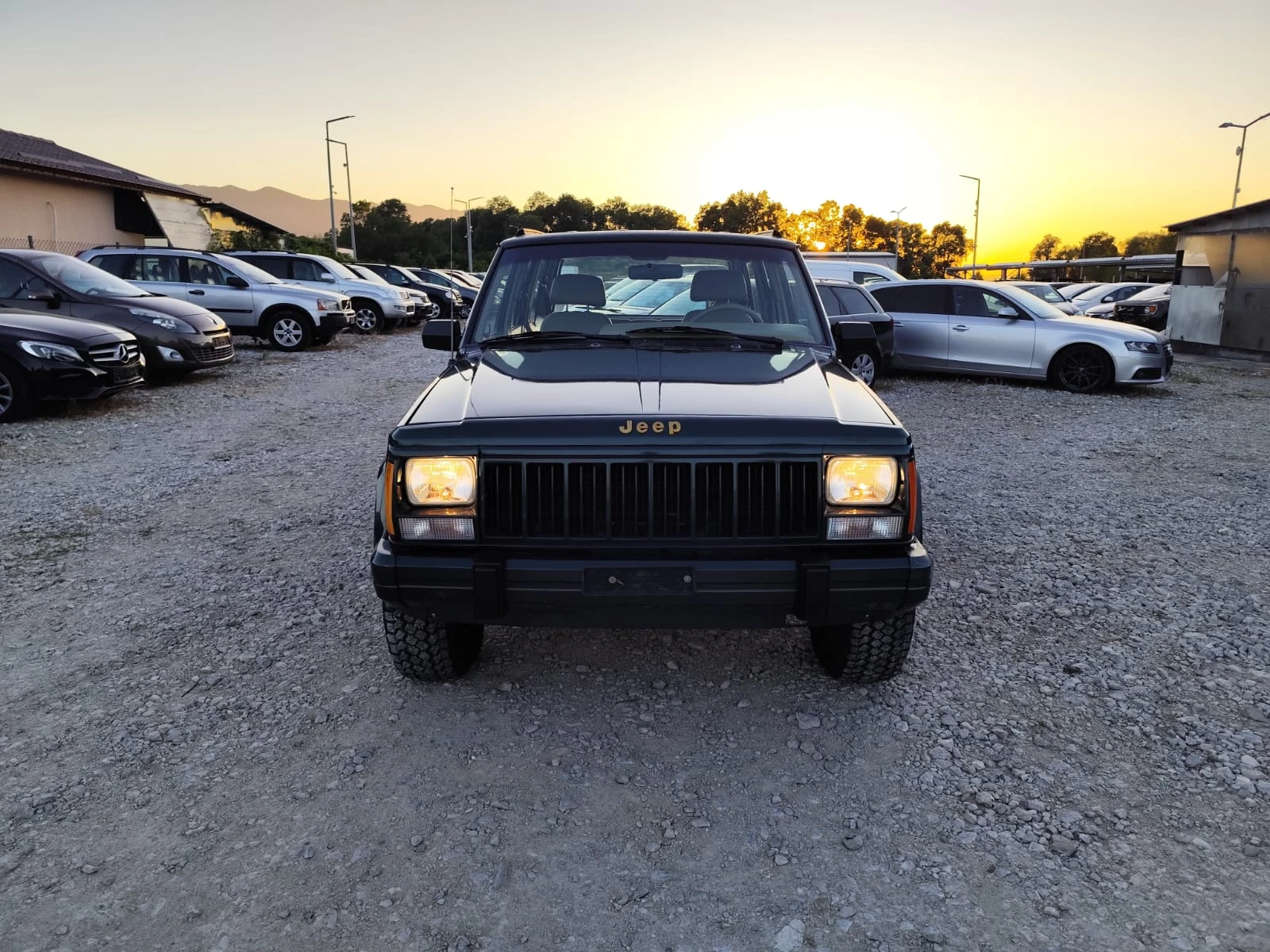 Jeep Cherokee 4.0 бензин реани километри - изображение 2