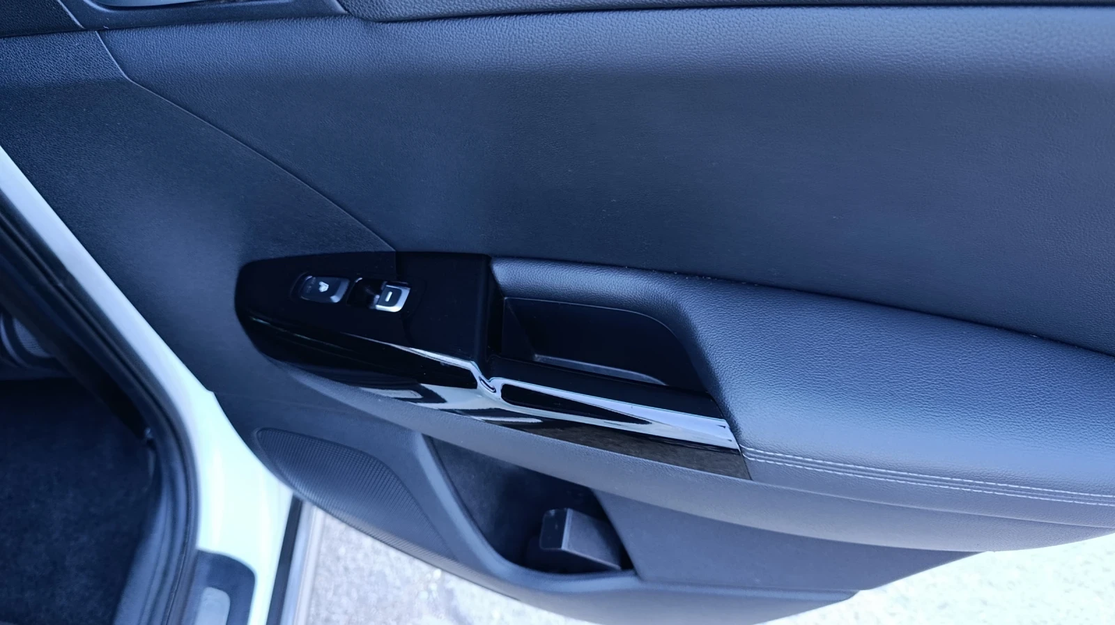Kia Sportage PANO/ KEYLESS/ PODGREV/ NAVI, снимка 12 - Автомобили и джипове - 52714041