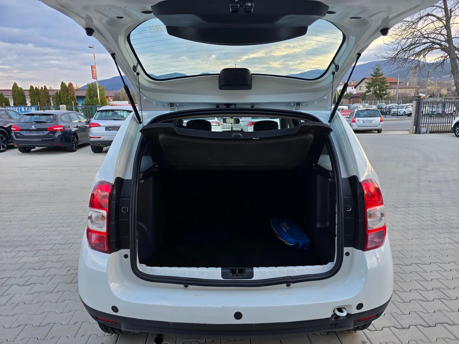 Dacia Duster 1.5DCI, 109к.с., Евро6, 2016г., снимка 15 - Автомобили и джипове - 53971075