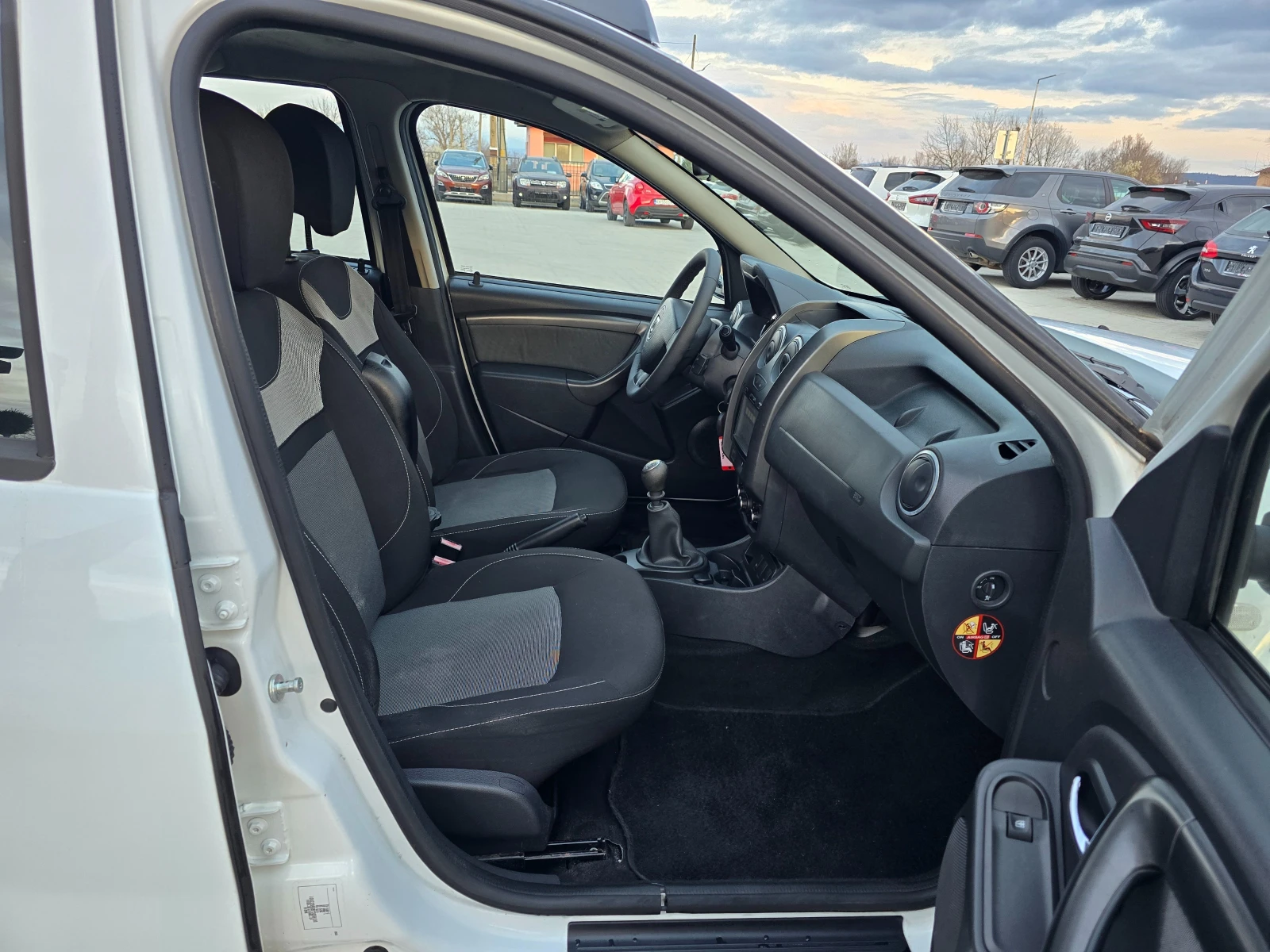 Dacia Duster 1.5DCI, 109к.с., Евро6, 2016г., снимка 12 - Автомобили и джипове - 53971075