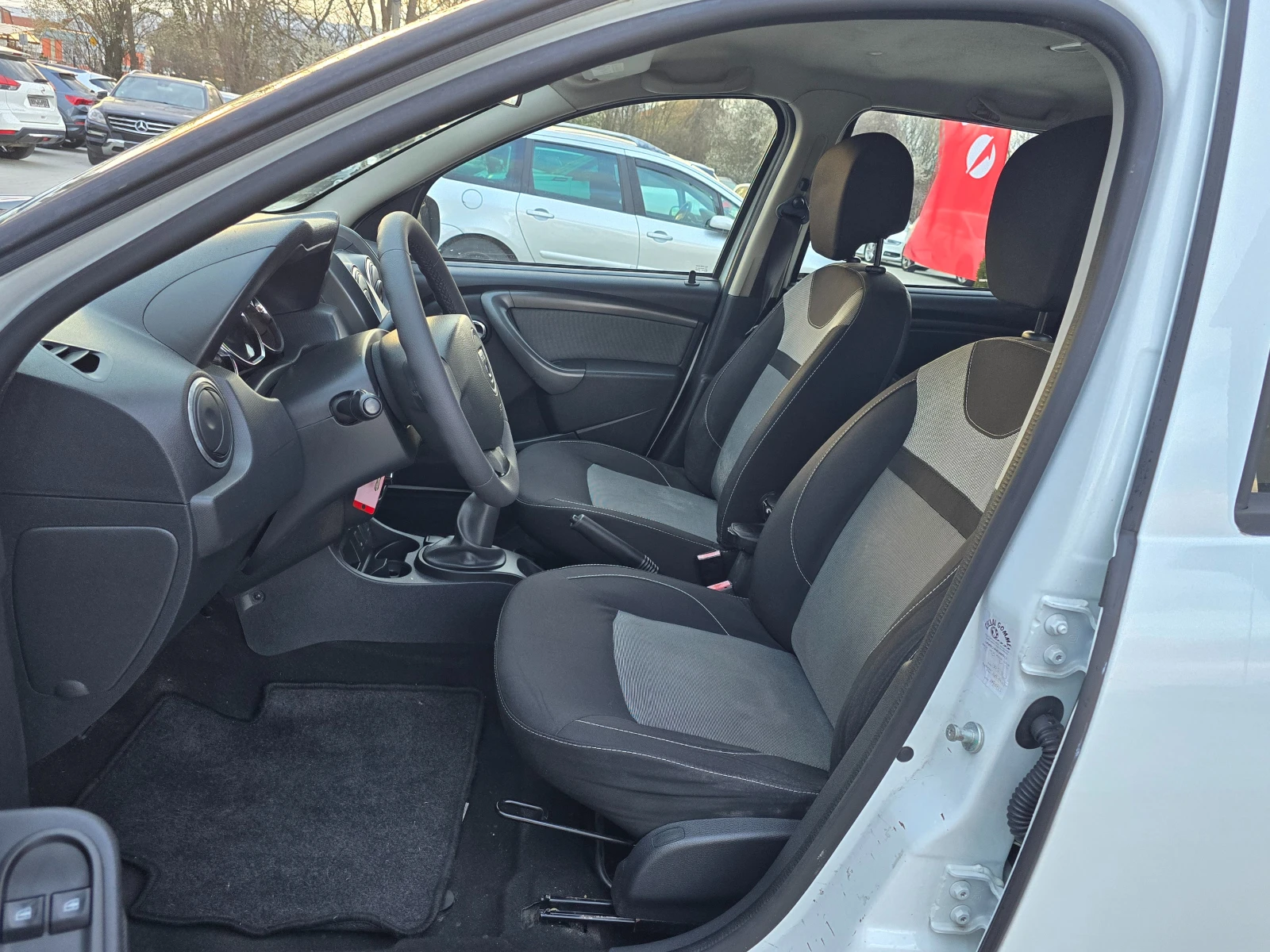 Dacia Duster 1.5DCI, 109к.с., Евро6, 2016г., снимка 8 - Автомобили и джипове - 53971075