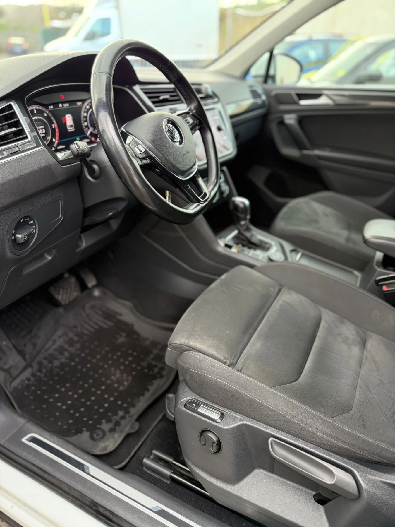 VW Tiguan 2.0 TDI SCR DSG 4MOTION Advanced BMT, снимка 8 - Автомобили и джипове - 54138744