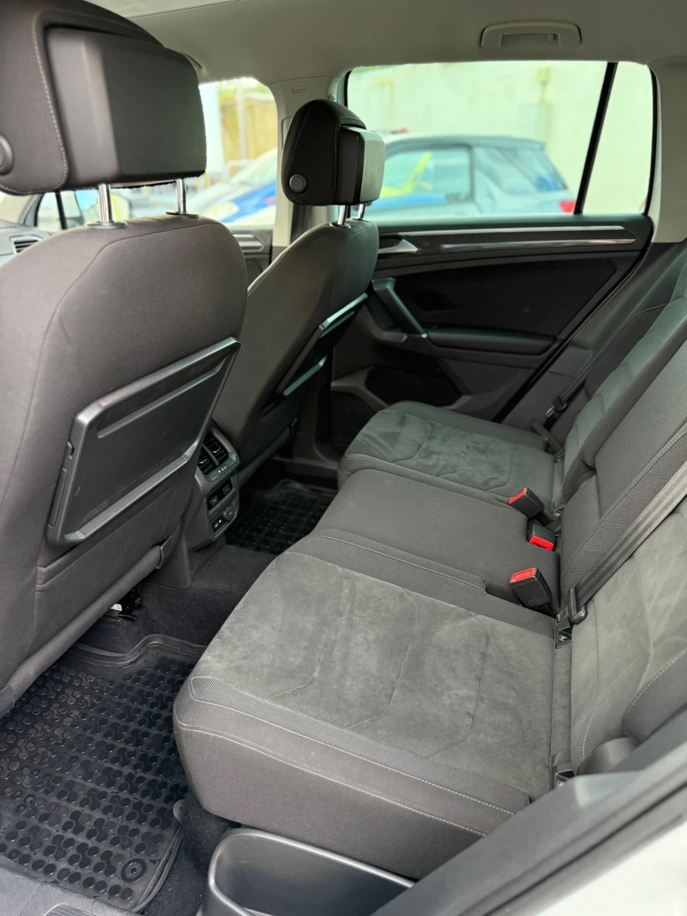 VW Tiguan 2.0 TDI SCR DSG 4MOTION Advanced BMT, снимка 10 - Автомобили и джипове - 54138744