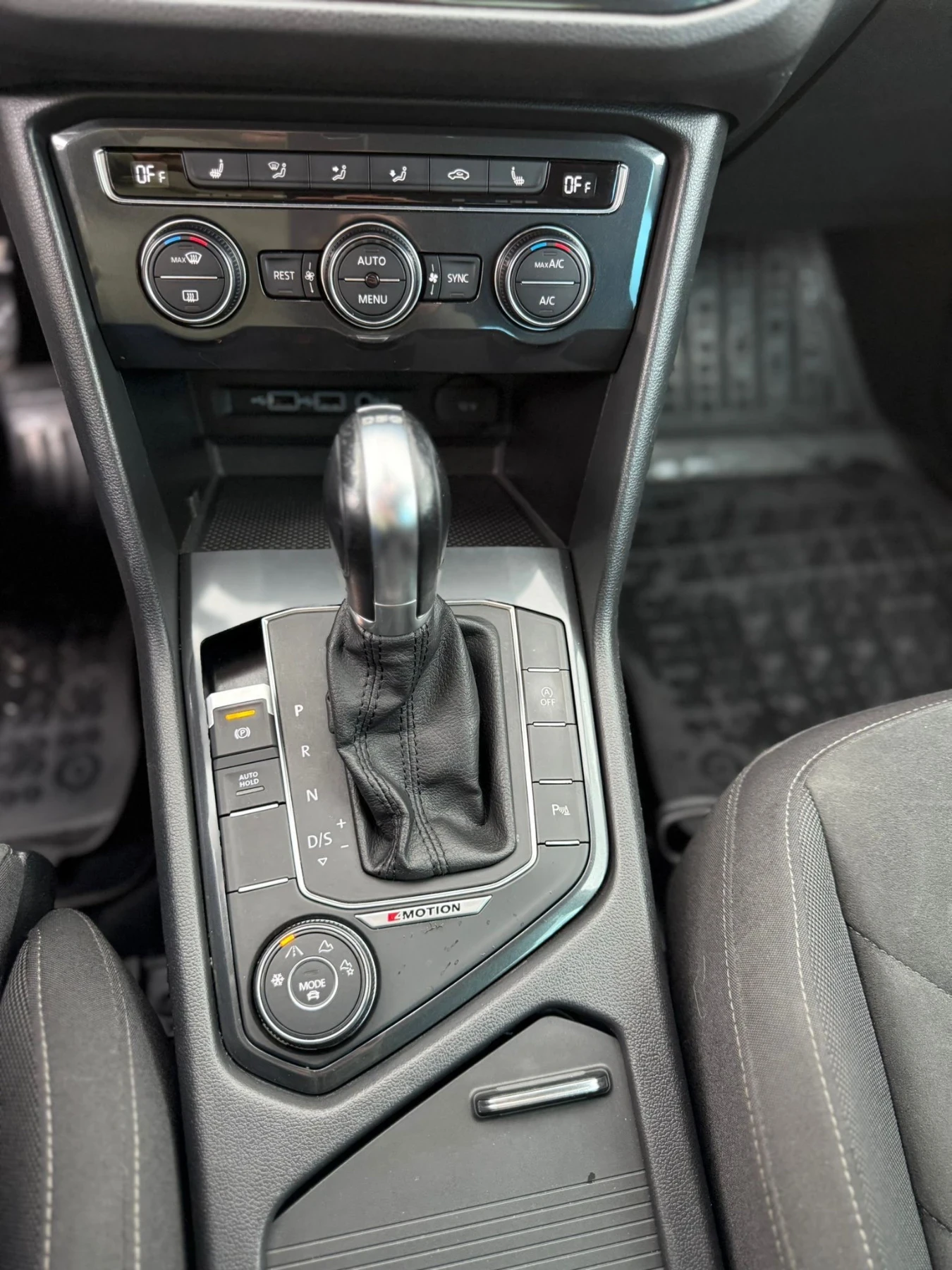 VW Tiguan 2.0 TDI SCR DSG 4MOTION Advanced BMT, снимка 11 - Автомобили и джипове - 54138744