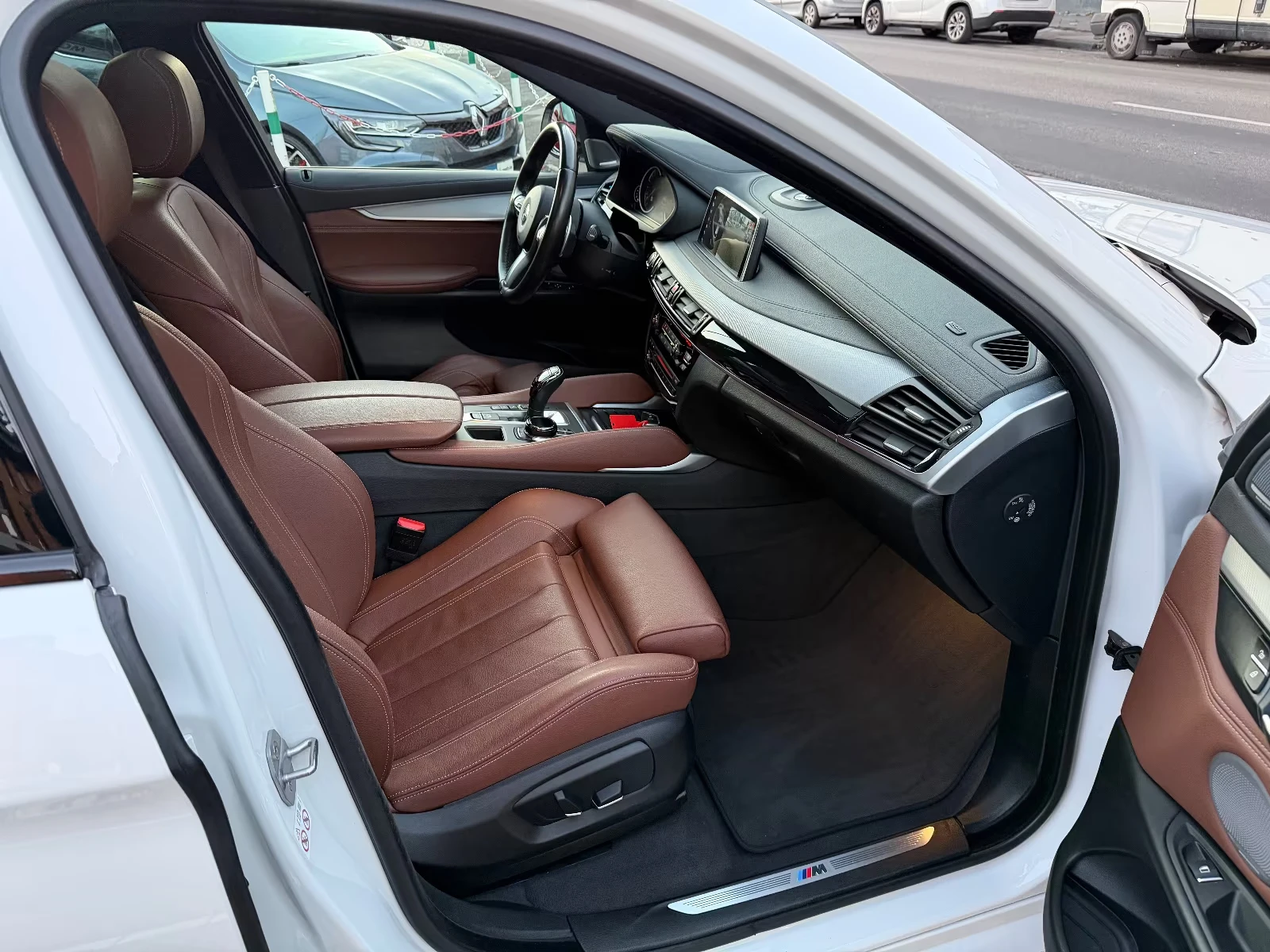 BMW X6 XDRIVE 50i/M SPORT/449HP/B&O/HUD/360/NAVI/192h, снимка 11 - Автомобили и джипове - 54220415