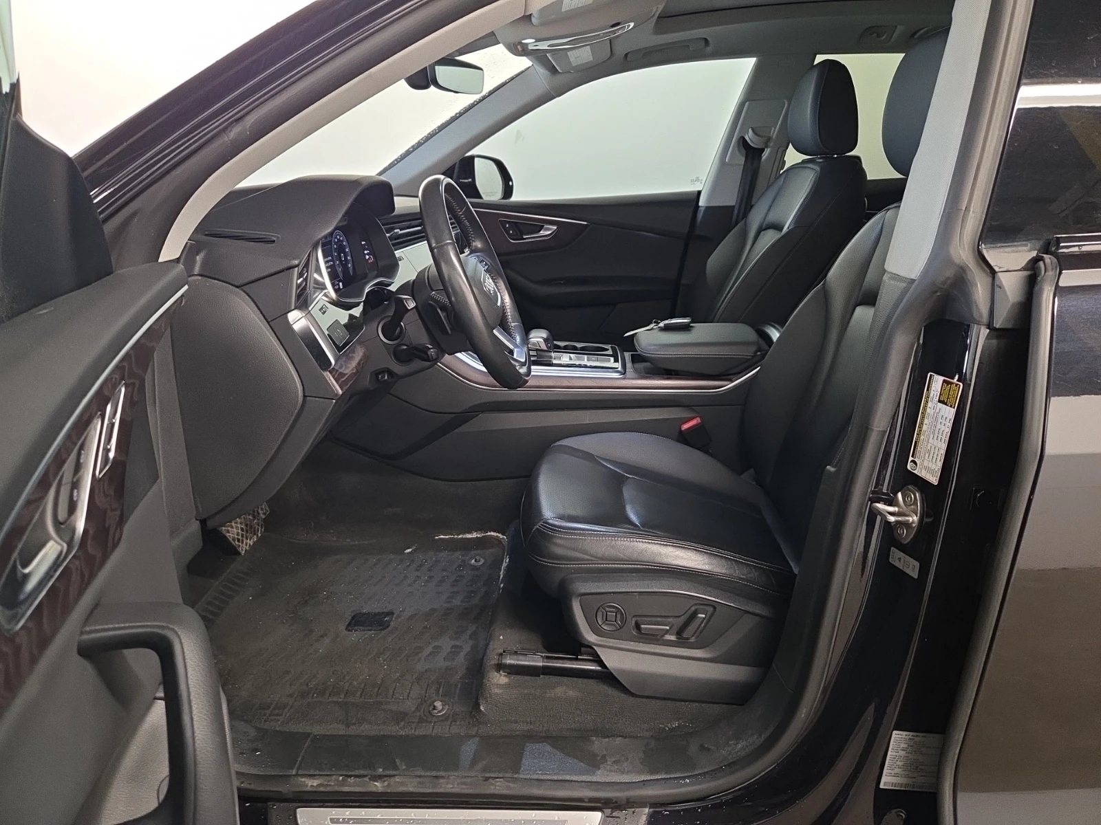 Audi Q8 Premium 55 TFSI quattro, снимка 11 - Автомобили и джипове - 54425018