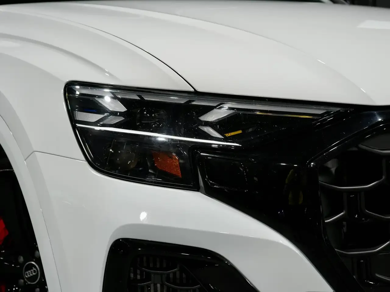 Audi SQ8, снимка 4 - Автомобили и джипове - 56227122