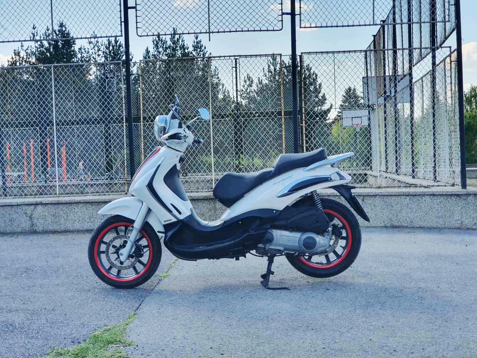 Piaggio Beverly 300 ie, снимка 4 - Мотоциклети и мототехника - 54437029