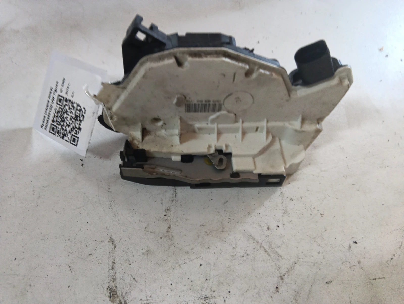 брава (задна лява) 5N0839015D VW Tiguan
