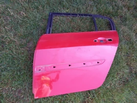 Врата задна лява Рено Меган седан червена