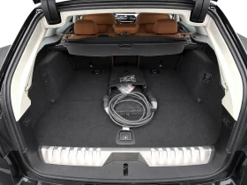 BMW 520 e Hybrid Touring, снимка 16