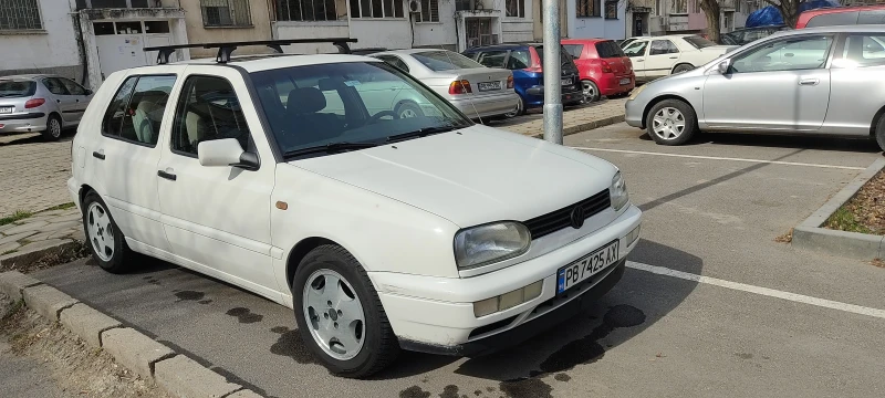 VW Golf 1.8 , снимка 3 - Автомобили и джипове - 47663794