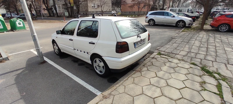 VW Golf 1.8 , снимка 2 - Автомобили и джипове - 47193572