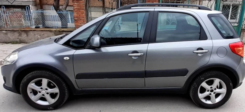 Suzuki SX4, снимка 8 - Автомобили и джипове - 47222213