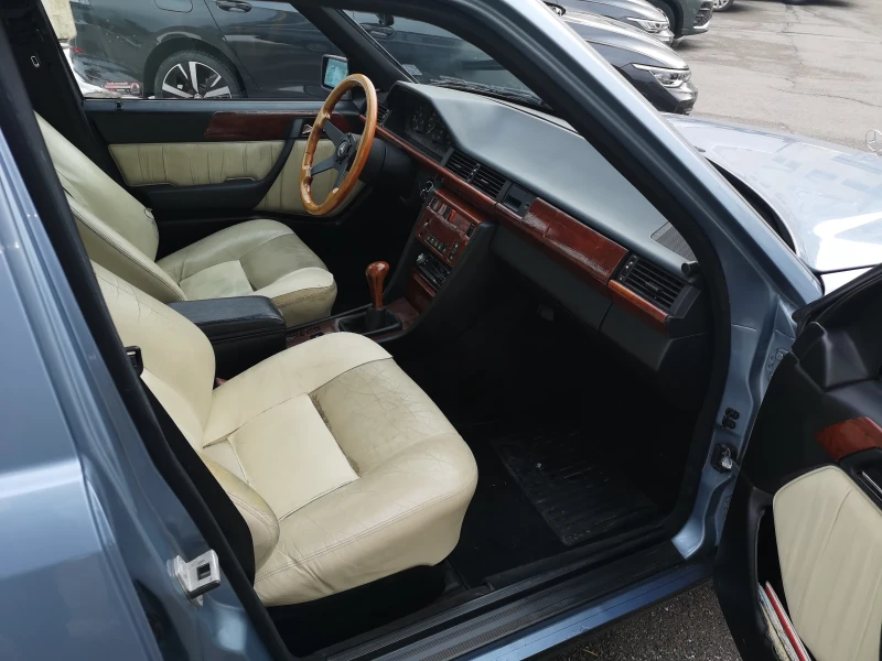 Mercedes-Benz 124 200E, снимка 9 - Автомобили и джипове - 48774045