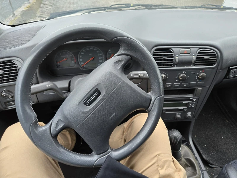 Volvo V40 1.6i-FaceLift, снимка 9 - Автомобили и джипове - 48993816