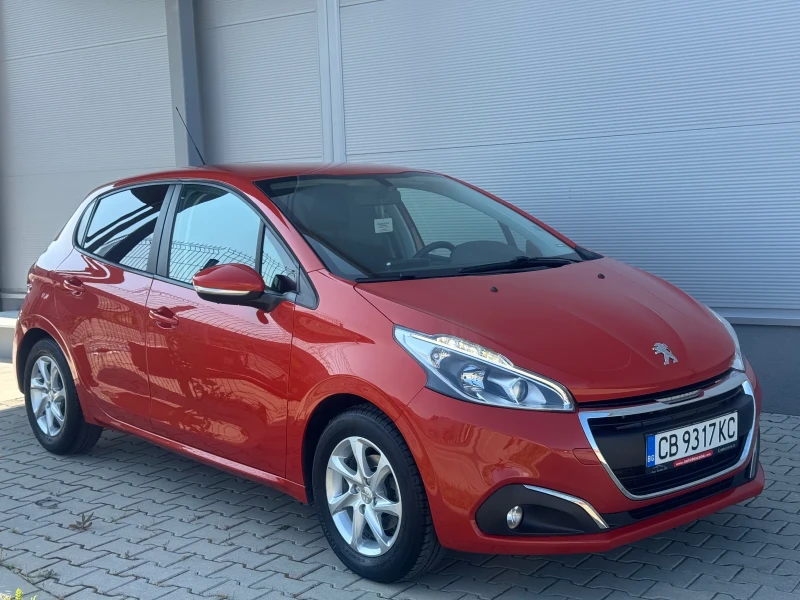 Peugeot 208 1.2i PureTech Първи собственик!, снимка 3 - Автомобили и джипове - 50689869