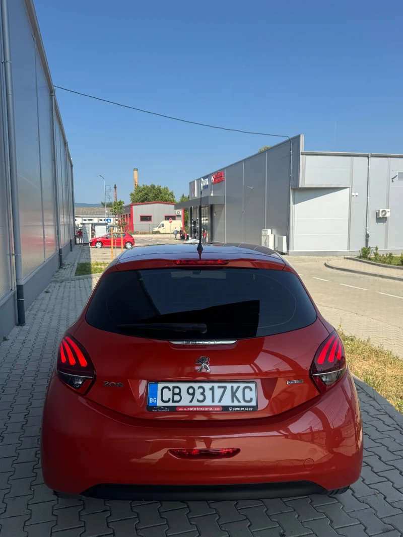 Peugeot 208 1.2i PureTech Първи собственик!, снимка 7 - Автомобили и джипове - 50689869