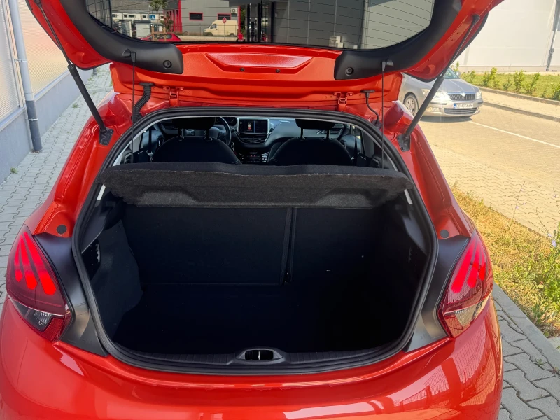 Peugeot 208 1.2i PureTech Първи собственик!, снимка 5 - Автомобили и джипове - 50689869