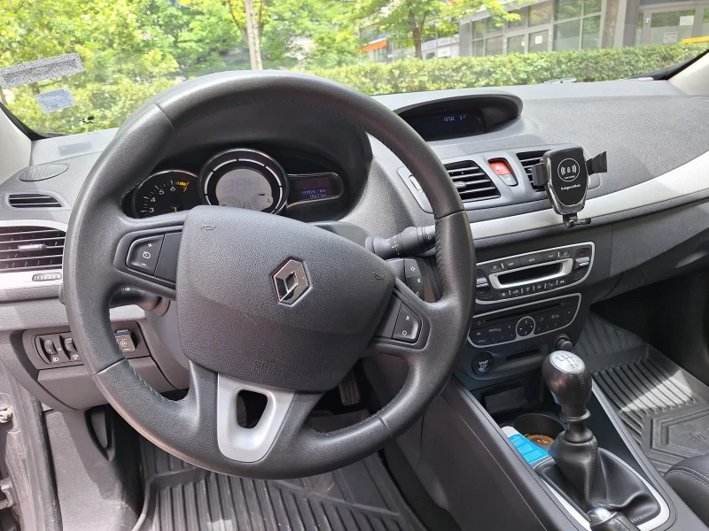 Renault Megane 1.4 131 к.с. комби Газова уредба. , снимка 9 - Автомобили и джипове - 52617801