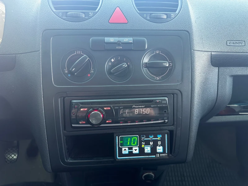 VW Caddy ХЛАДИЛЕН.SDI. Малък данък. , снимка 9 - Автомобили и джипове - 53254311