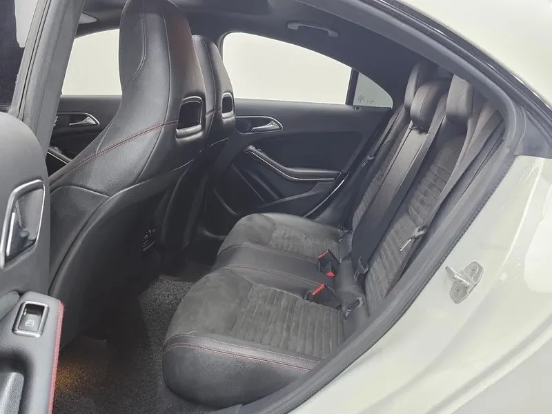 Mercedes-Benz CLA 2.5, снимка 11 - Автомобили и джипове - 54287614