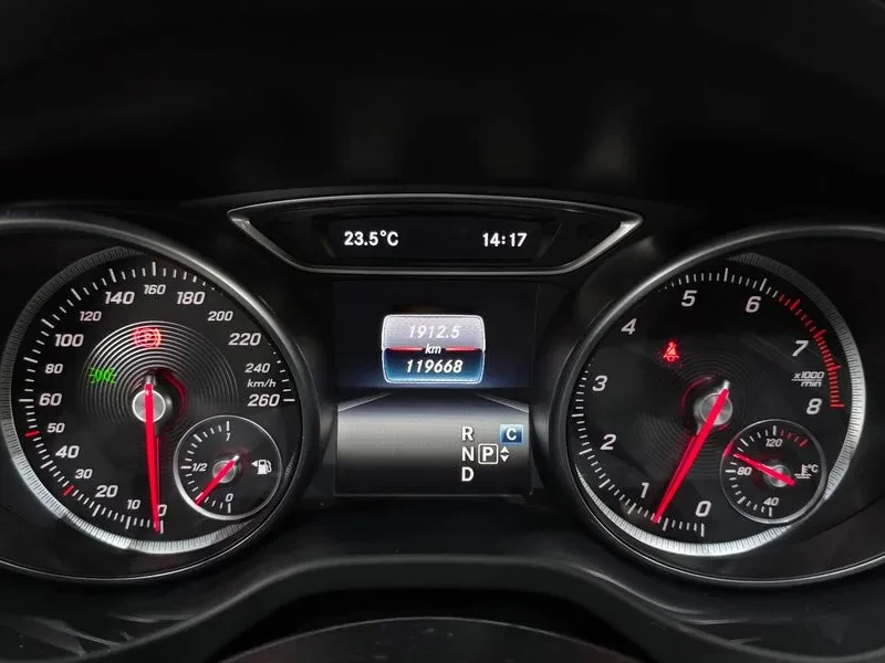 Mercedes-Benz CLA 2.5, снимка 8 - Автомобили и джипове - 54287614